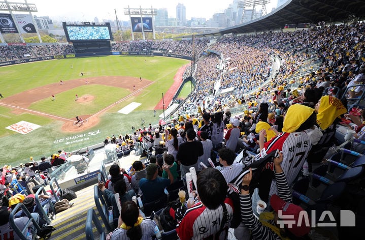 개막 2주만에 100만 관중 달성한 프로야구
