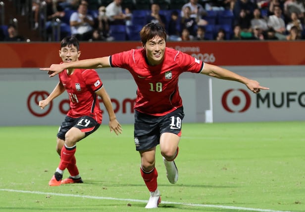김명준 골
(나고야=연합뉴스) 임화영 기자 = 22일 일본 나고야 미즈호 공원 럭비경기장에서 열린 2026 아이치·나고야 아시안게임 남자 축구 조별리그 2차전 한국과 사우디아라비아의 경기.
한국 김명준이 골을 넣은 뒤 세리머니를 하고 있다. 2026.9.22
hwayoung7@yna.co.kr
(끝)
<저작권자(c) 연합뉴스, 무단 전재-재배포, AI 학습 및 활용 금지>