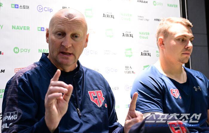 2025 K-BASEBALL SERIES 대한민국과 체코의 평가전이 8일 고척스카이돔에서 열렸다. 파벨 하딤 감독이 인터뷰를 하고 있다. 고척=박재만 기자 pjm@sportschosun.com/2025.11.08/