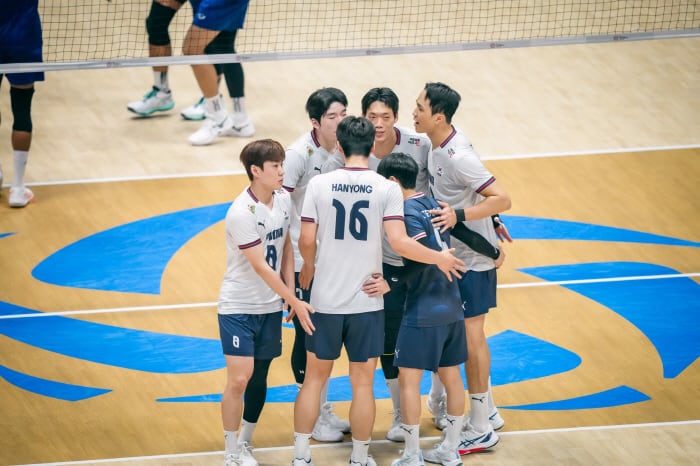 한국, 박기원 감독에 가로막혔다…'허수봉 25득점 분전' 亞 선수권, 태국에 풀세트 접전 패배 thumbnail