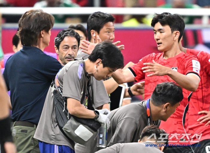 '영원한 라이벌 韓, 화려한 역전승으로 첫 경기 승리' 日 대서특필…'황인범 1골-1도움 활약, 16년 만의 WC 1차전 승리 안겼다'