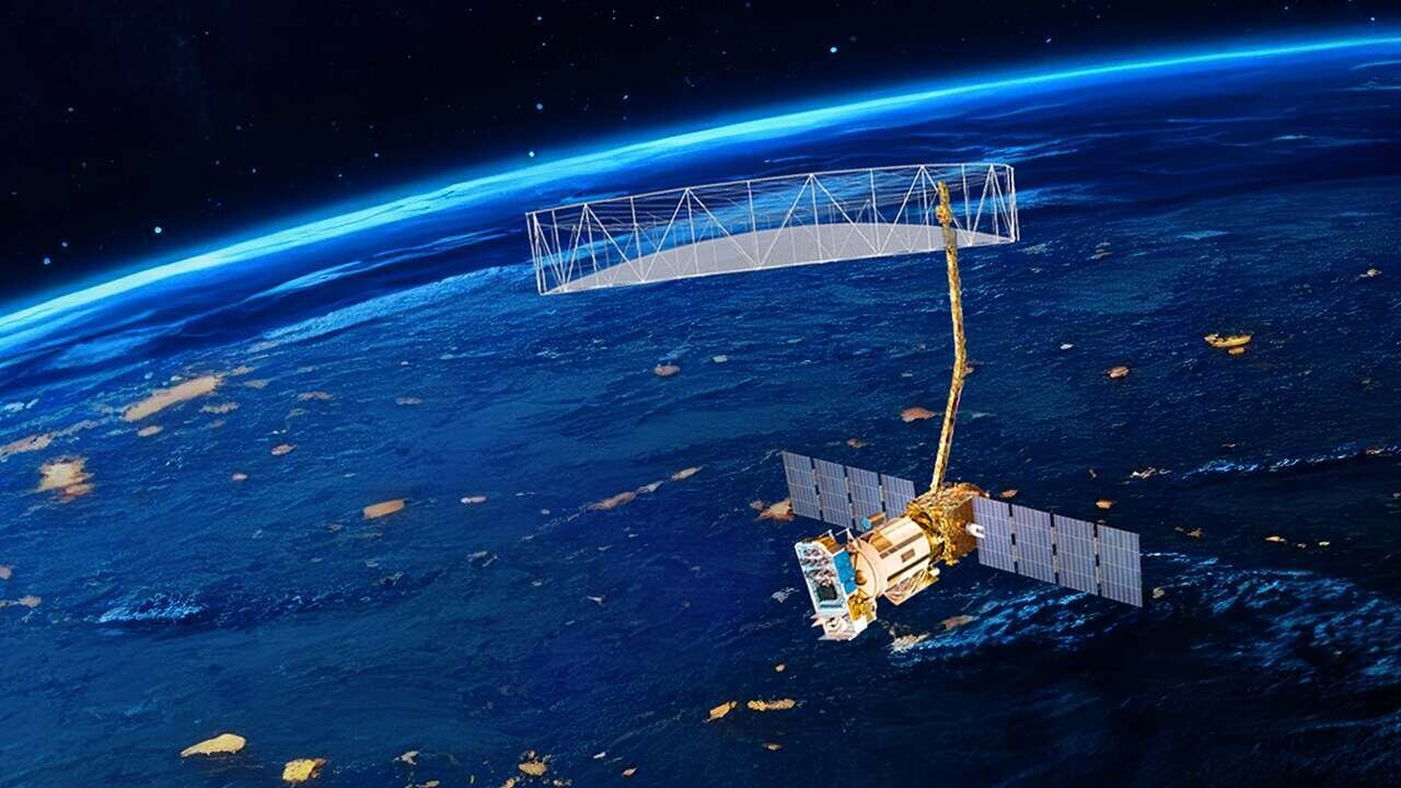 미 항공우주국(NASA)과 인도 우주연구기구(ISRO)의 NISAR 프로젝트를 통해 개발된 지구 관측 위성이 임무를 수행하는 모습./TI 제공