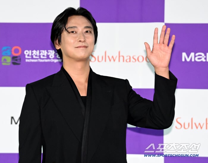 '핑계고' 천만 배우 주지훈 "그냥 천만 배우보다 더 어려운 일인 것 같아" 웃음('제5회 BSA')