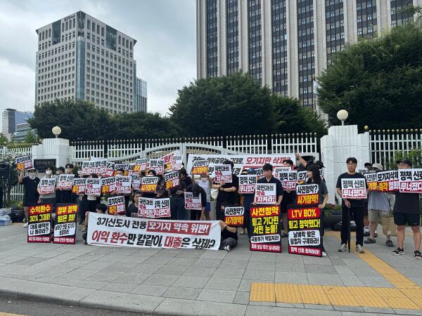 "깜깜이 사전청약 폐해, 서민에게 떠넘겨" 대출 삭제 두고 여당서도 비판