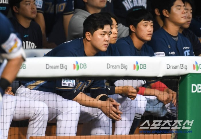 19일 잠실구장에서 열린 두산과 NC의 경기. NC 김형준이 경기를 지켜보고 있다. 잠실=박재만 기자 pjm@sportschosun.com/2026.05.19/