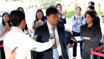 김승원 법무부 장관 후보자에게 신약 임상 시험 승인 청탁을 부탁했다는 의혹을 받는 제넨셀 창업자 강 모 씨가 15일 오후 서울 마포구 서울서부지방법원에서 열린 뇌물 공여 약속 등 혐의 공판에 출석하고 있다. 2026.9.15 ⓒ 뉴스1 최지환 기자
