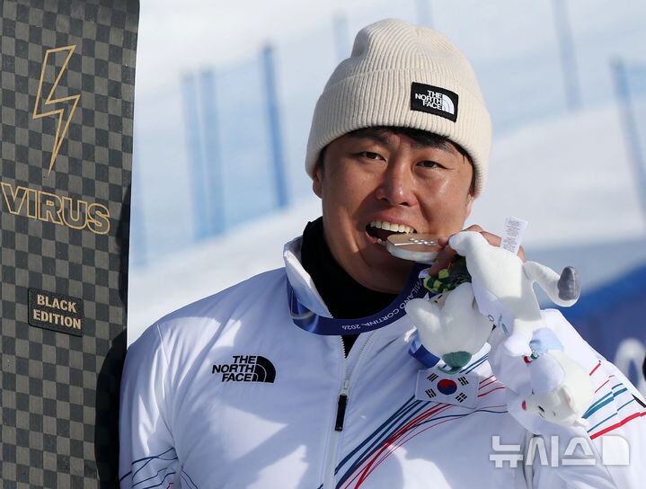 2026 동계올림픽 '1호 메달' 김상겸