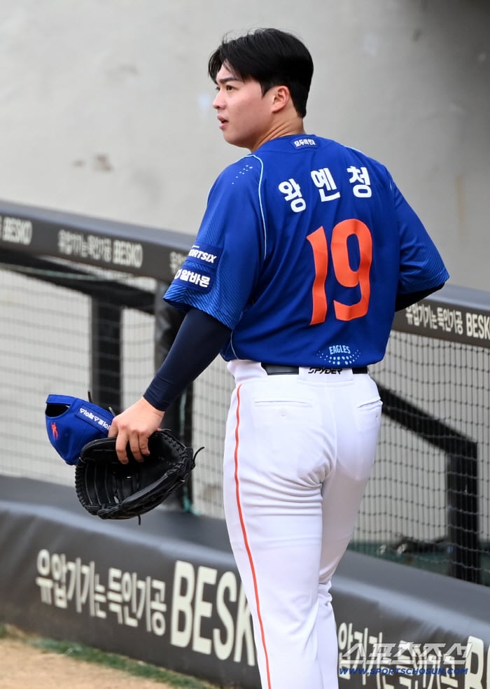 '한화 내년에 잡을 수 있나' 고국에서도 열광한다 "역대 최다승 환상적"