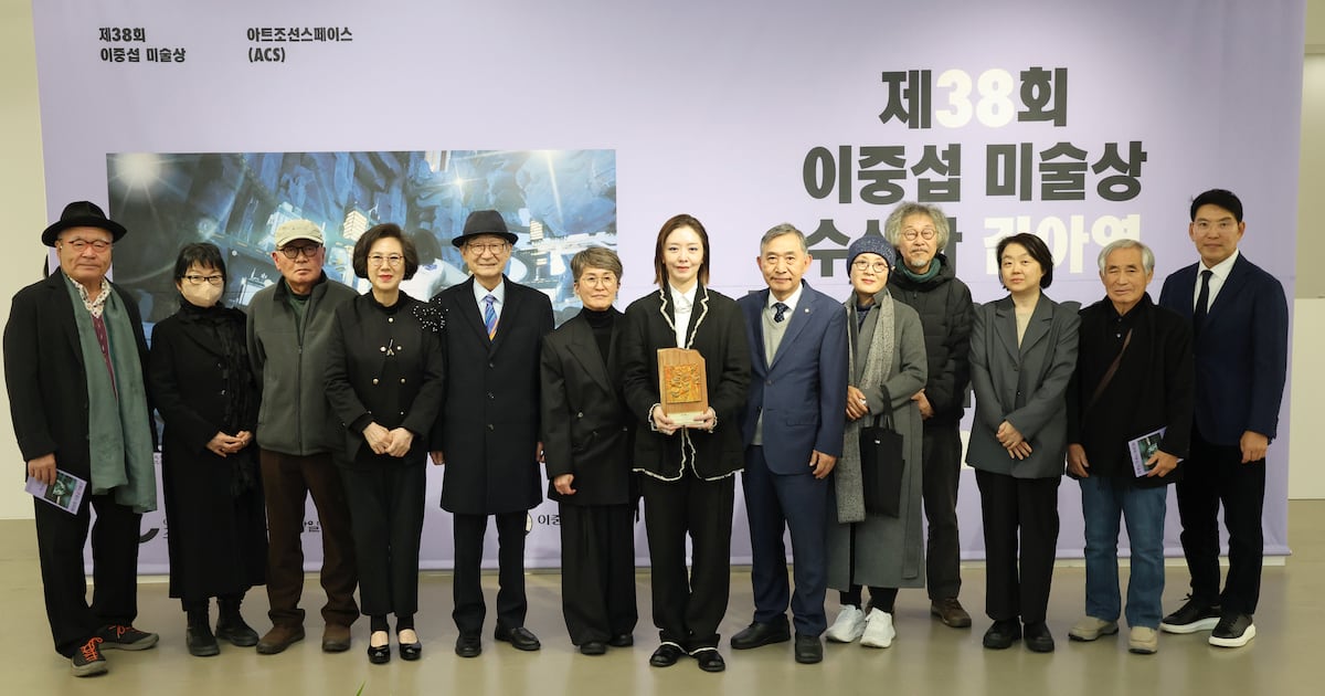 Kim A-young Wins Lee Jung-seop Art Award for Digital Innovation - 조선일보
