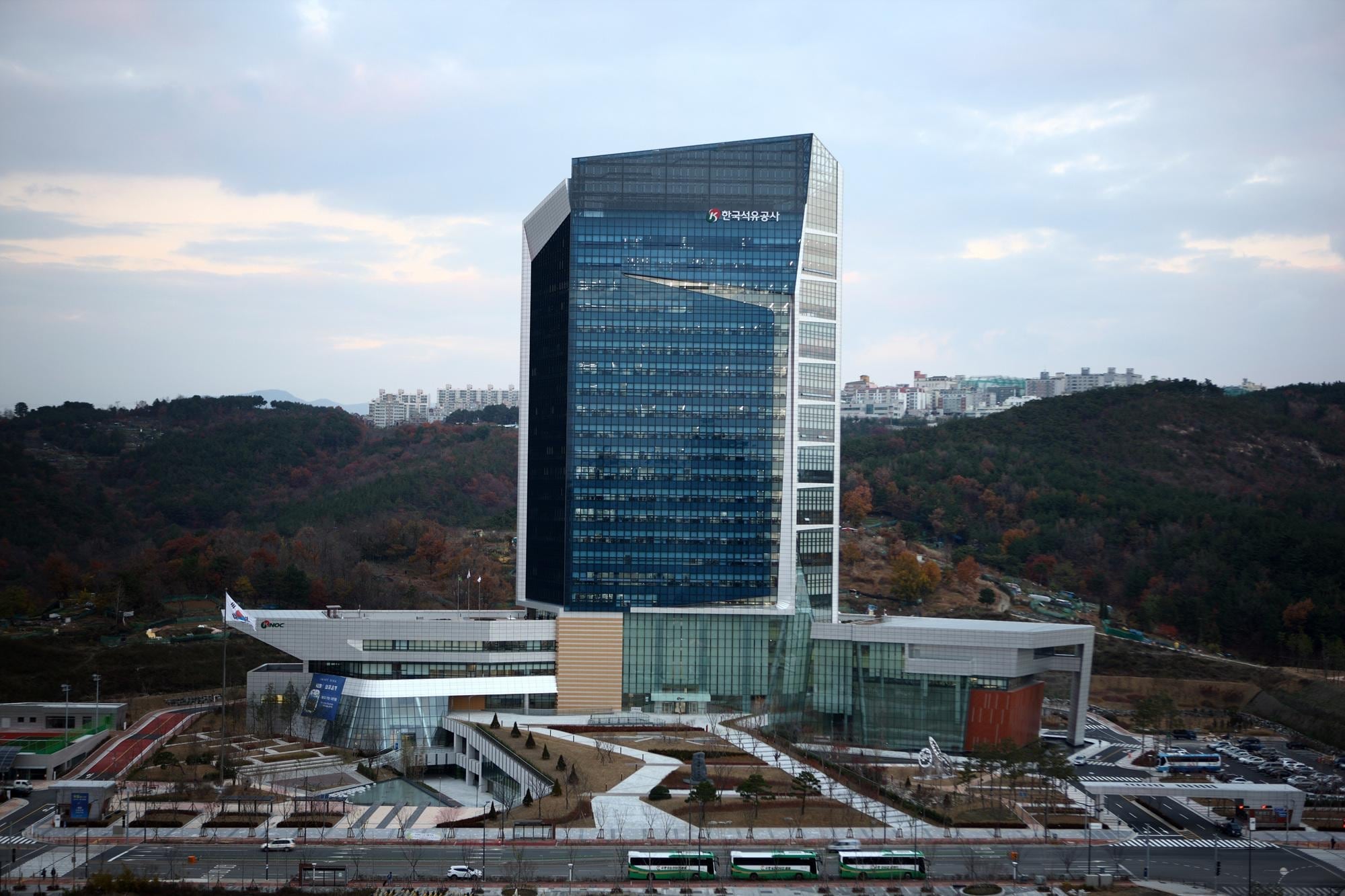 석유공사, 9년 전 판 울산 사옥 되살까… 우선매수권 행사 검토