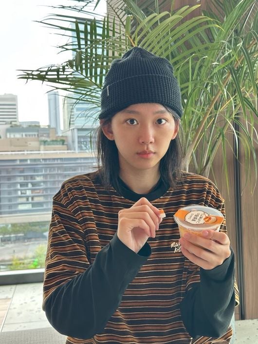 『真の教育』チン・ギジュ、10代少女のよう…日本で一変