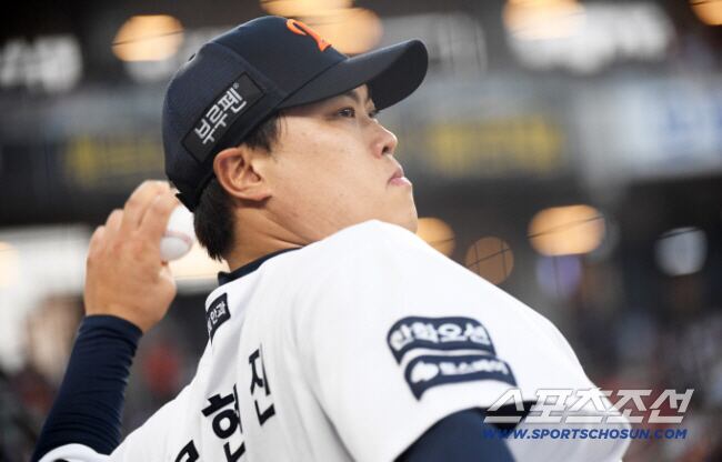 21일 대전 한화생명볼파크에서 열린 한화 이글스와 두산 베어스의 경기. 한화 류현진이 몸을 풀고 있다. 대전=박재만 기자 pjm@sportschosun.com/2025.08.21/