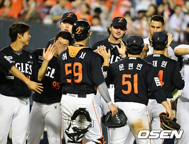 1위 LG 잡고 5위 복귀하다…김경문 칭찬노트, 화이트-강백호-노시환 그리고 ‘무사 만루→병살타, 삼진’ 이 투수도 빼놓지 않다