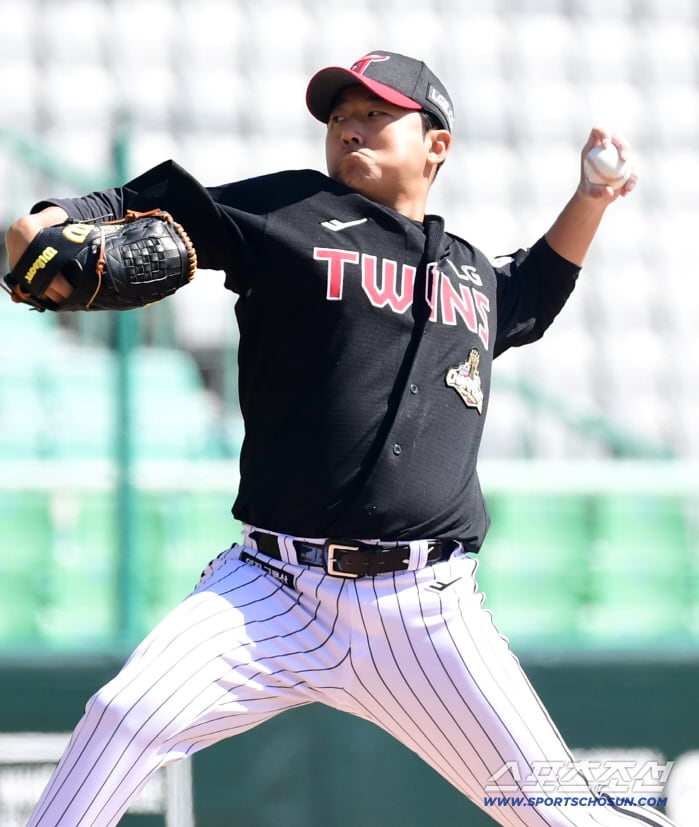 19일 인천 SSG랜더스필드에서 열린 KBO리그 SSG와 LG의 경기. 선발 투구하는 LG 송승기. 인천=송정헌 기자songs@sportschosun.com/2026.03.19/