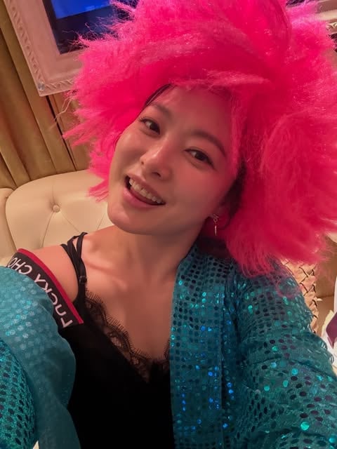 "아이돌인 줄"…12kg 감량 심진화, 파격 핑크 가발도 소화하는 '소멸 직전' 브이라인