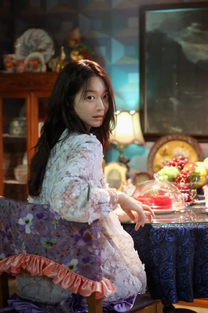 신민아, 스릴러 순수 체급으로 100만명 사로잡은 '퀸'의 품격..'눈동자' 속 숨멎 열연 빛났다