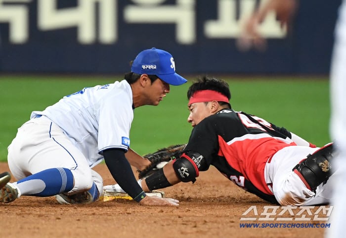 '홈런이냐, 파울이냐' 김태군의 여유 넘치던 타구 감상, 황당 결말...왜 KIA에 치명타였을까 Thumbnail