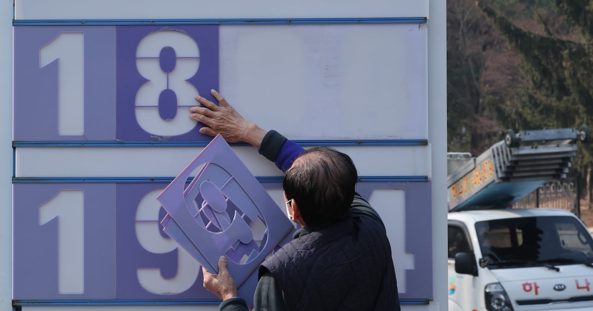 2170원에 사 온 기름을 1800원에 팔라니 주유소 사장님들 빡칠 만함?