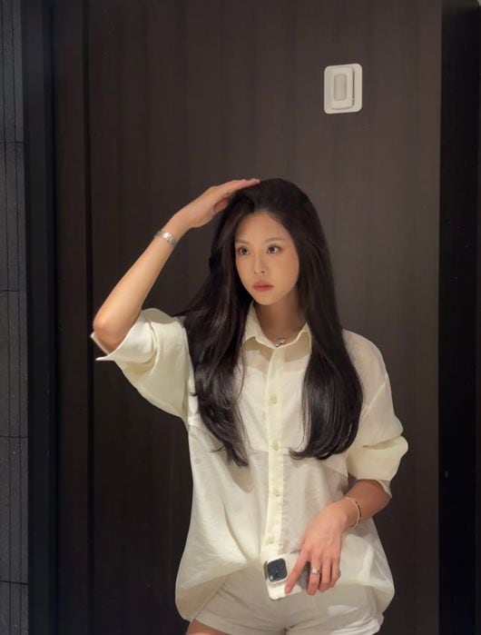 '우지원 딸' 우서윤, '191cm' 父 닮은 다리 길이…하의 실종으로 뽐낸 섹시美