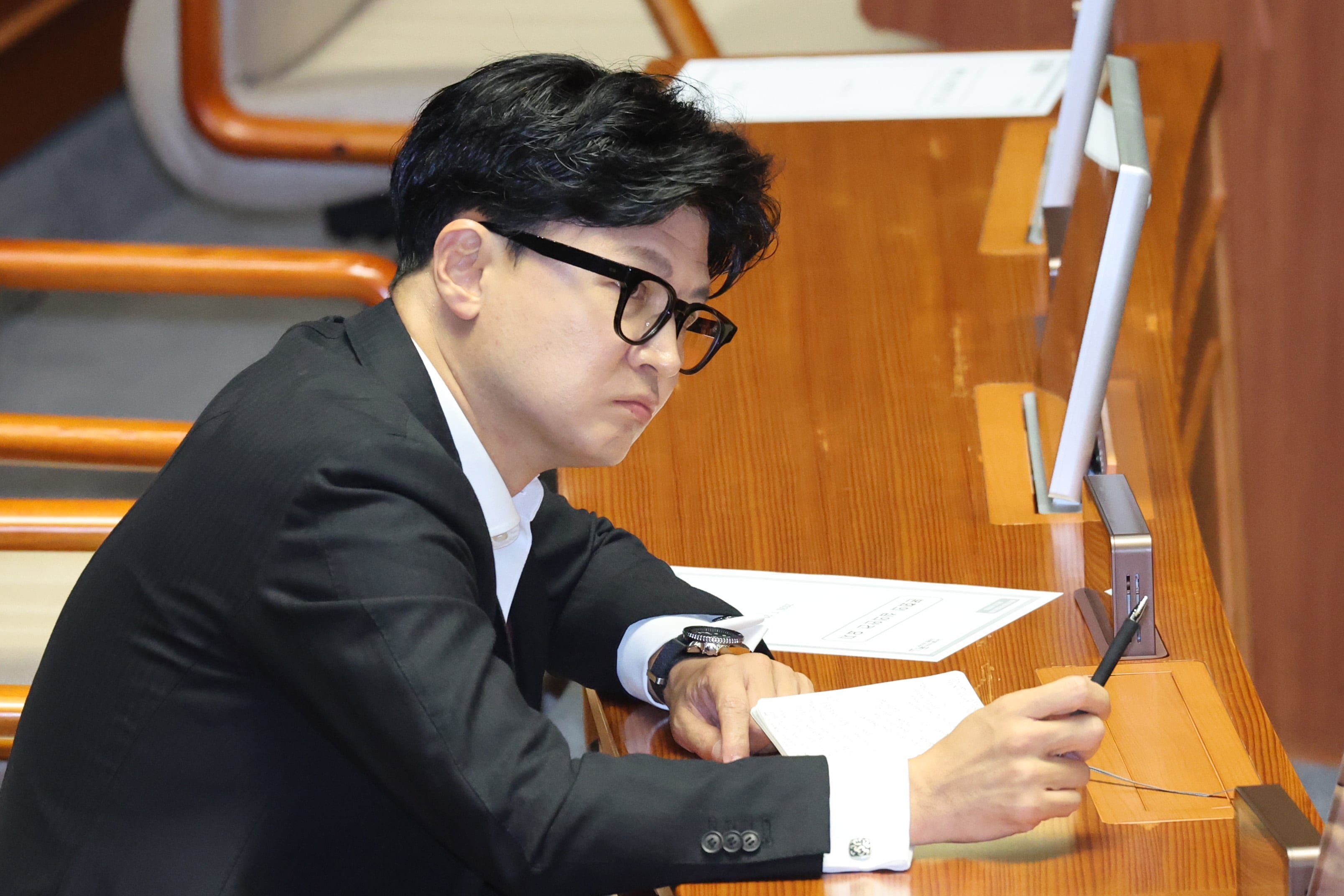 한동훈, ‘사의 표명’ 정성호에 “도망간다고 책임 없어지지 않아”