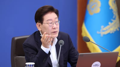Editorial: In Real Estate Debate, Lee ‘Passes Over’ Seoul’s Mayor and ‘Heeds’ YouTube