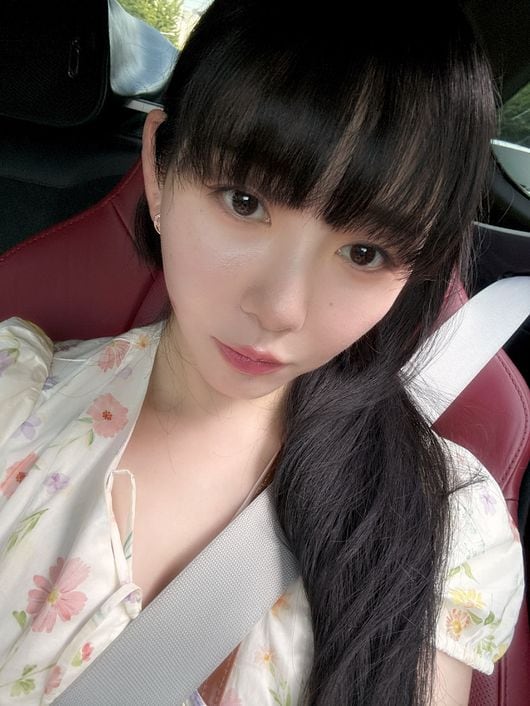 '슈링크 600샷 의료사고' 권민아, 5개월 만 얼굴 공개…"오랜만입니다" 근황