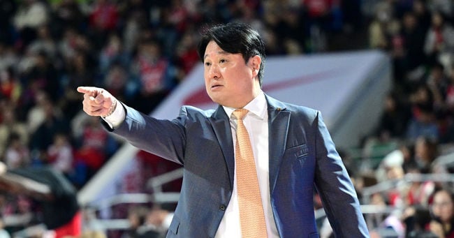 문경은 감독 벤치 모습