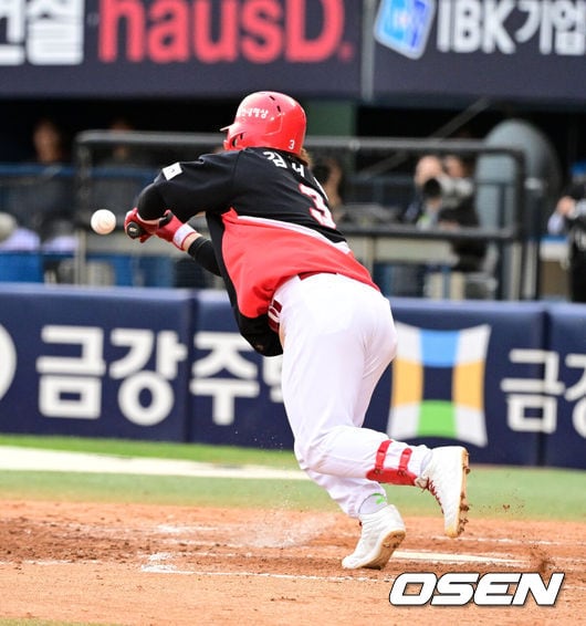 KBO LG-KIA전 9회 스퀴즈 번트 논란, 파울 여부 두고 의견 엇갈려