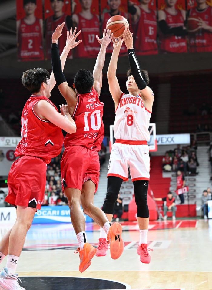 웹사이트상위노출 홈페이지상위노출 사이트상위노출’천신만고 연승이네’ SK, 선두 정관장에 68-66 재역전 진땀승…정관장, 시즌 첫 연패-SK, 시즌 2번째 연승