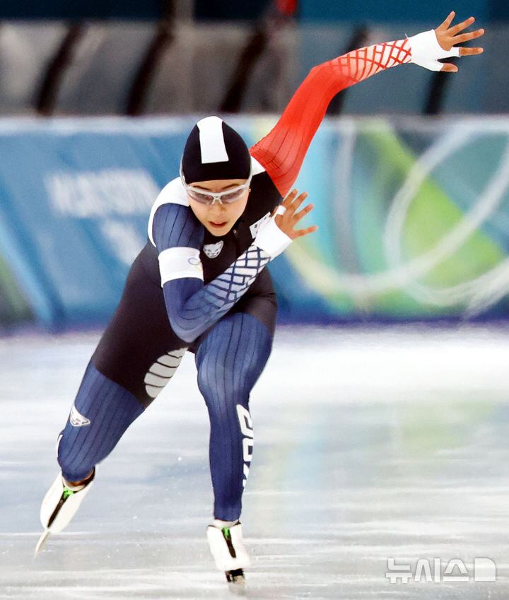 역주하는 이나현