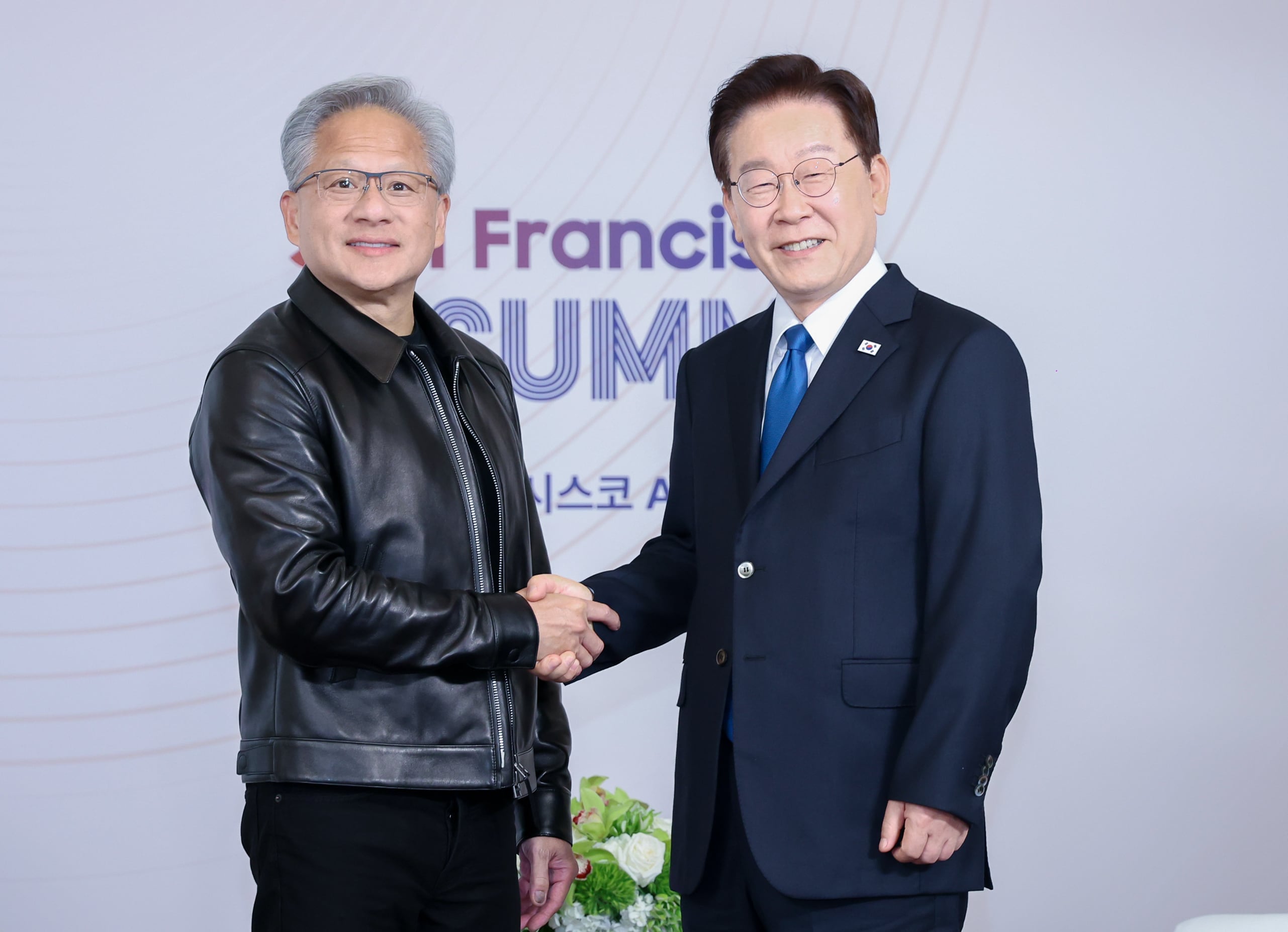 젠슨 황 “SK와 5000억달러 파트너십”…삼성·현대차·네이버와도 협력