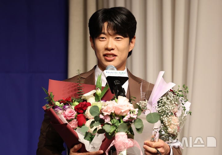 최고 타자상 수상 소감 말하는 송성문