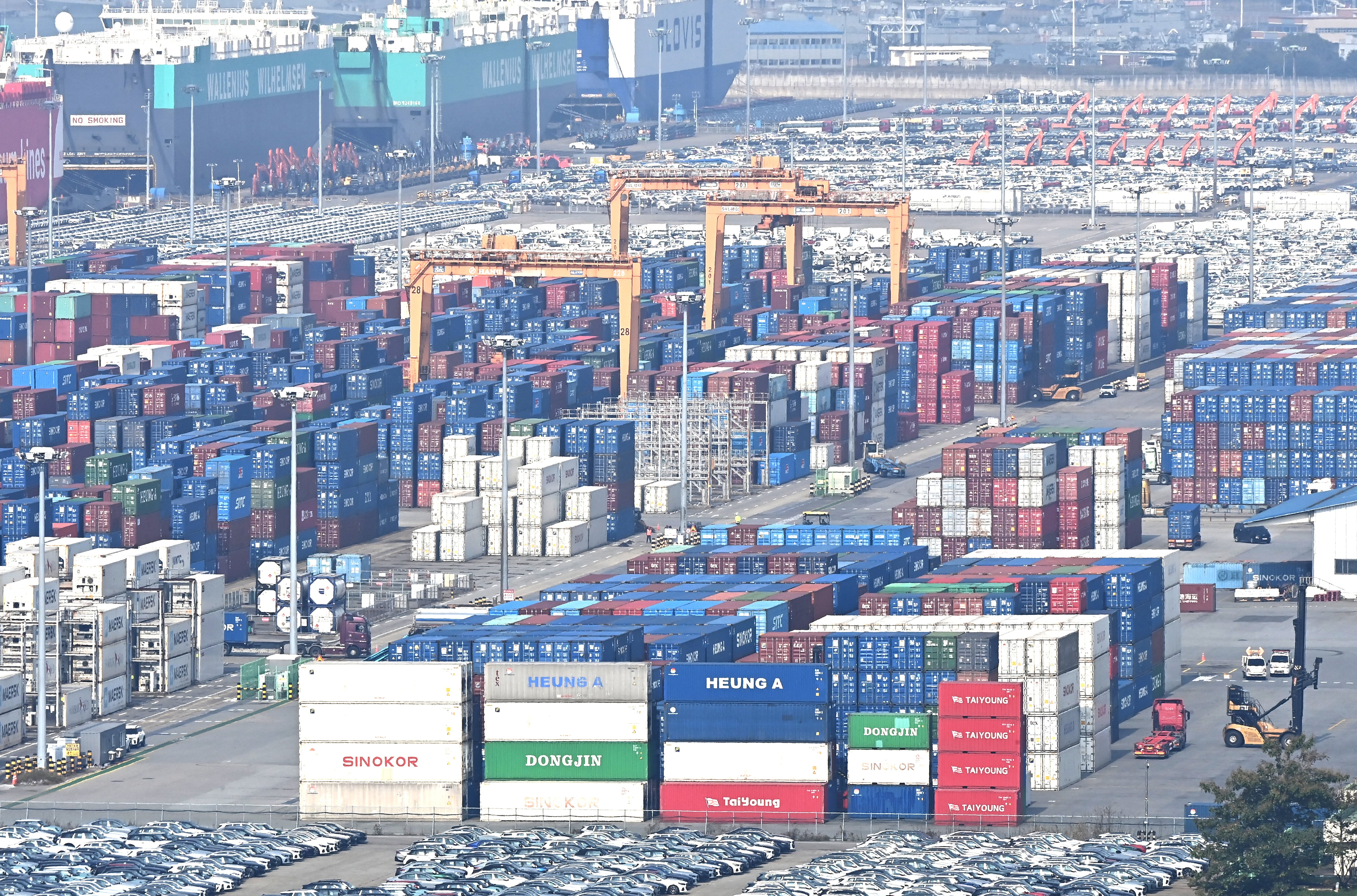 웹사이트상위노출 홈페이지상위노출 사이트상위노출블룸버그 “韓, 환율 압박으로 올해 200억 달러 대미투자 연기할 것”