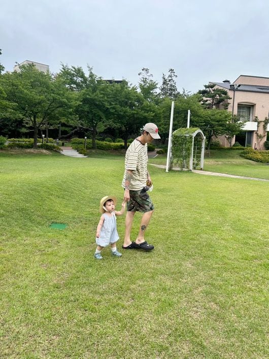 슬리피, 20바늘 꿰맨 둘째 子 근황 공개.."수술 부위 잘 아물고 있어"