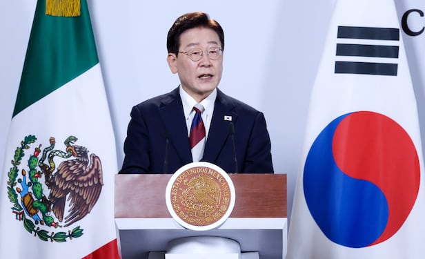 이재명 대통령이 24일(현지 시각) 멕시코시티 대통령궁에서 열린 클라우디아 셰인바움 멕시코 대통령과의 공동언론발표에서 발언하고 있다. /연합뉴스