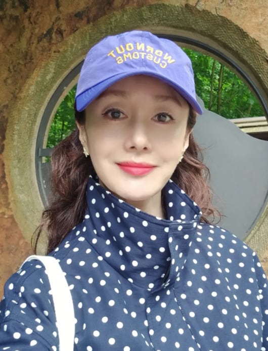 '프라하 여행사 대표’ 된 김지수, "독일 마트서 산 상추 예뻐"..더 젊어졌네