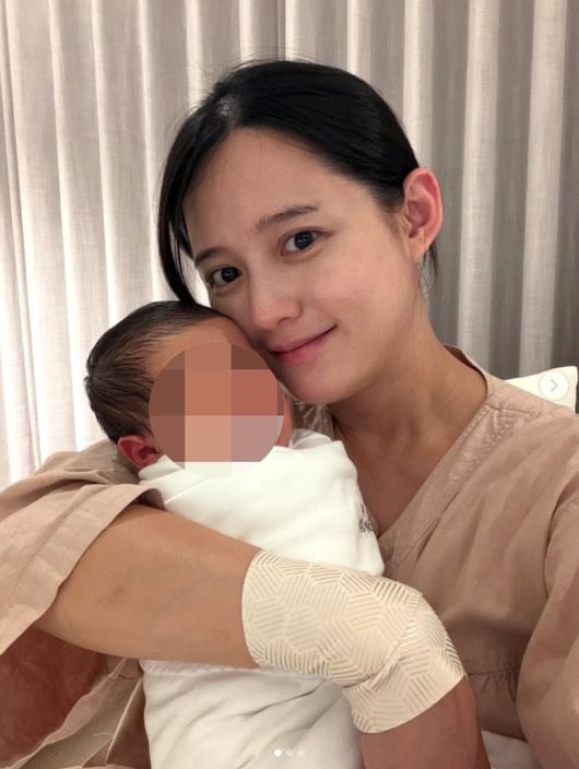 남보라, 생후 10일 子 공개했다..엄마 닮아 완성형 비주얼
