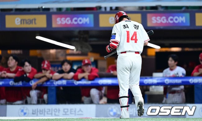 "2군 가면 무너질 것 같다" SSG 간판타자, 진통제 먹으며 버틴다…치료법도 없어 한숨