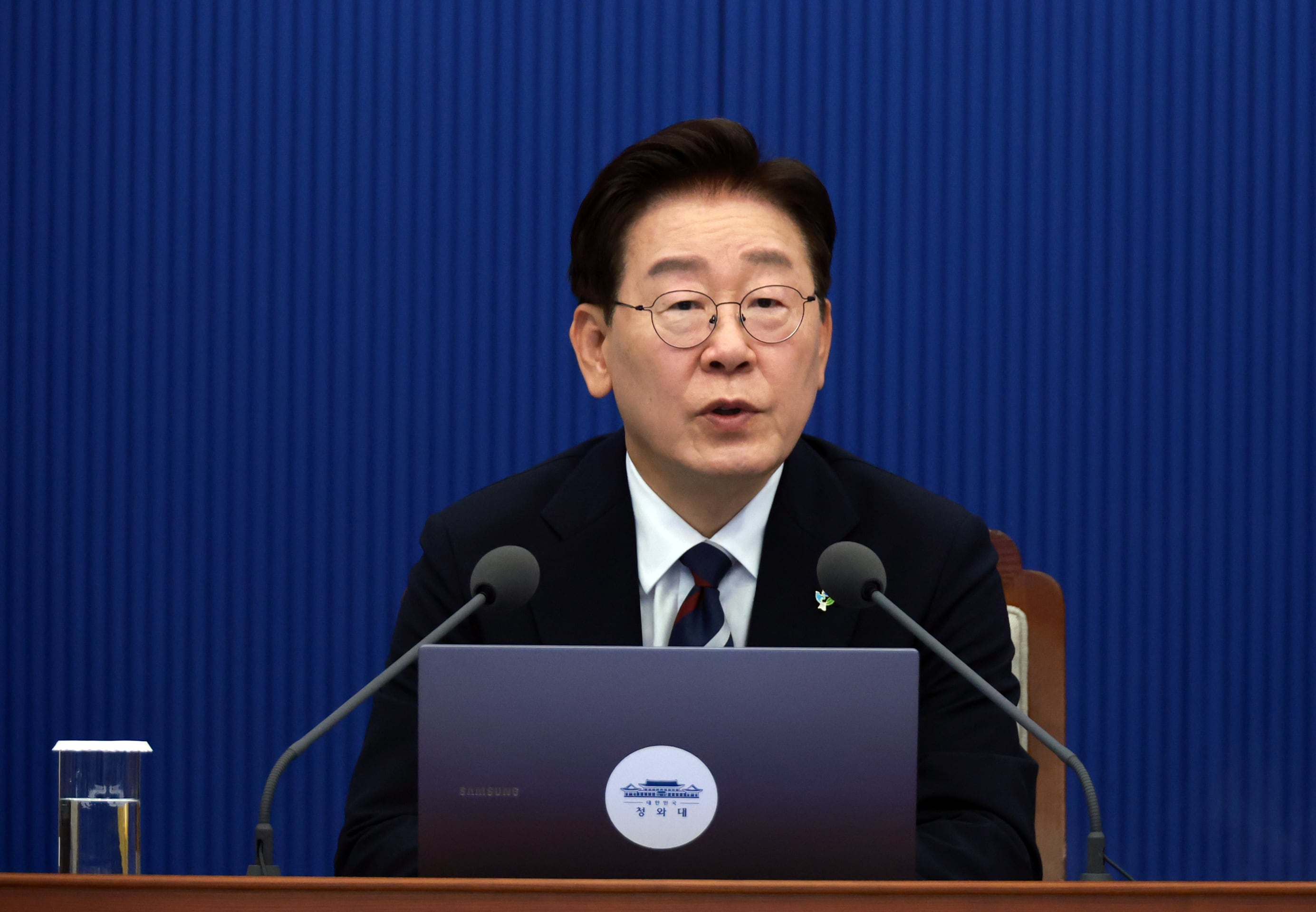 지지율 타개책 고심하는 靑...2기 내각 대폭 바꿀 듯