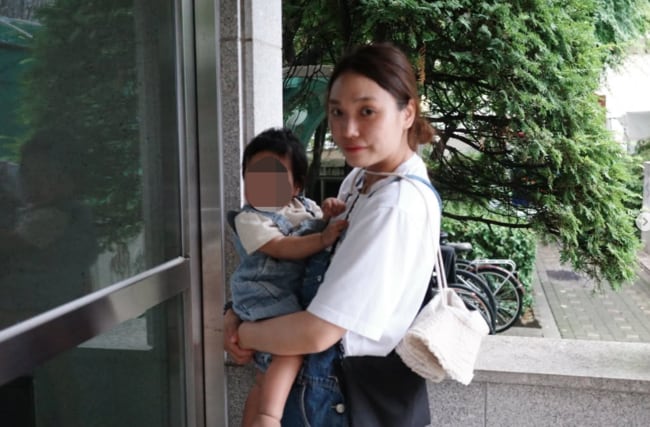 '안테나와 결별' 이진아, 엄마된지 "벌써 일년"..딸 품에 안은 근황