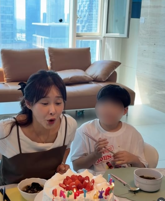 이혼 결심까지 했었는데…현영, ♥금융인 남편에 깜짝 생일상 받고 행복 縮圖