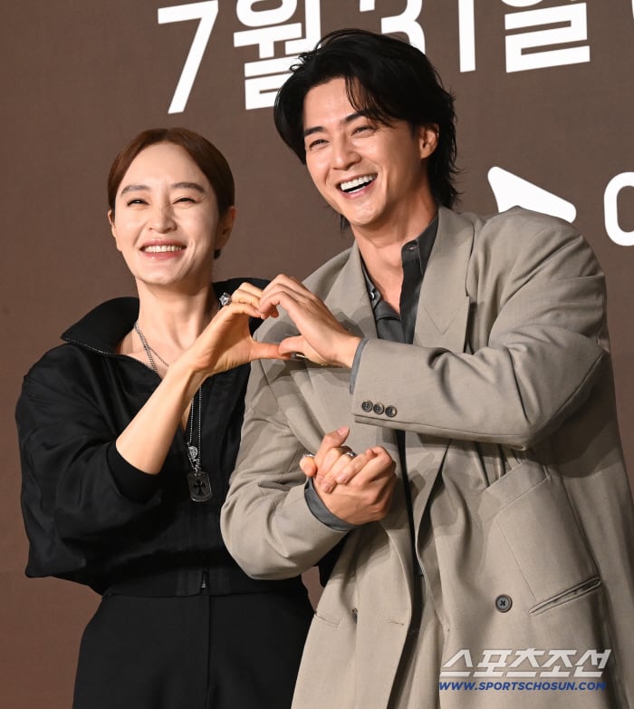 '지금 불륜' 김지훈 "어렸을 때부터 흠모했던 김혜수..이 작품 선택한 이유"