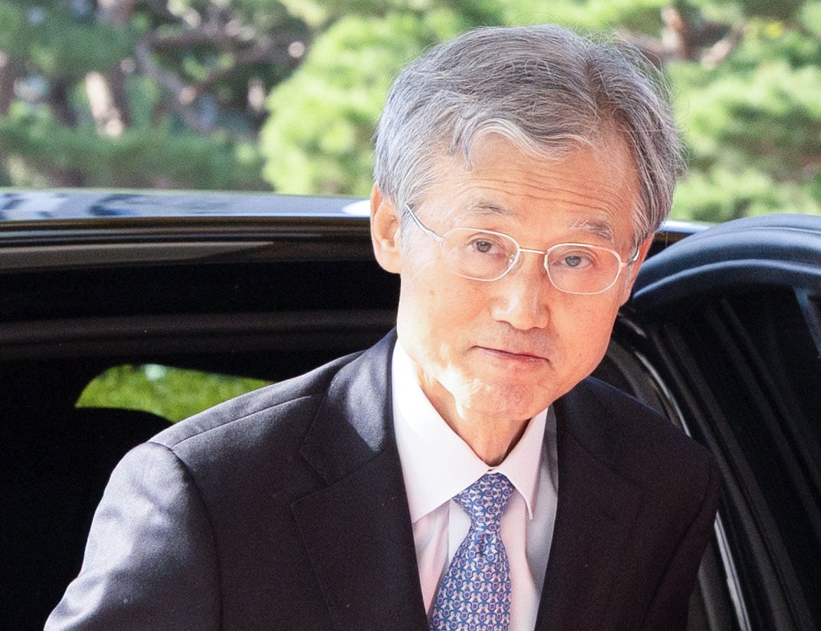 조희대 대법원장이 22일 오전 서울 서초구 대법원 청사로 출근하고 있다. /뉴스1