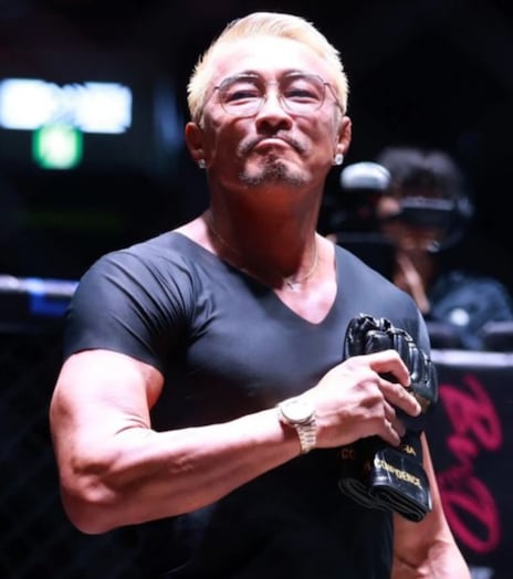 秋山成勲、相次ぐ訃報でSNS休止