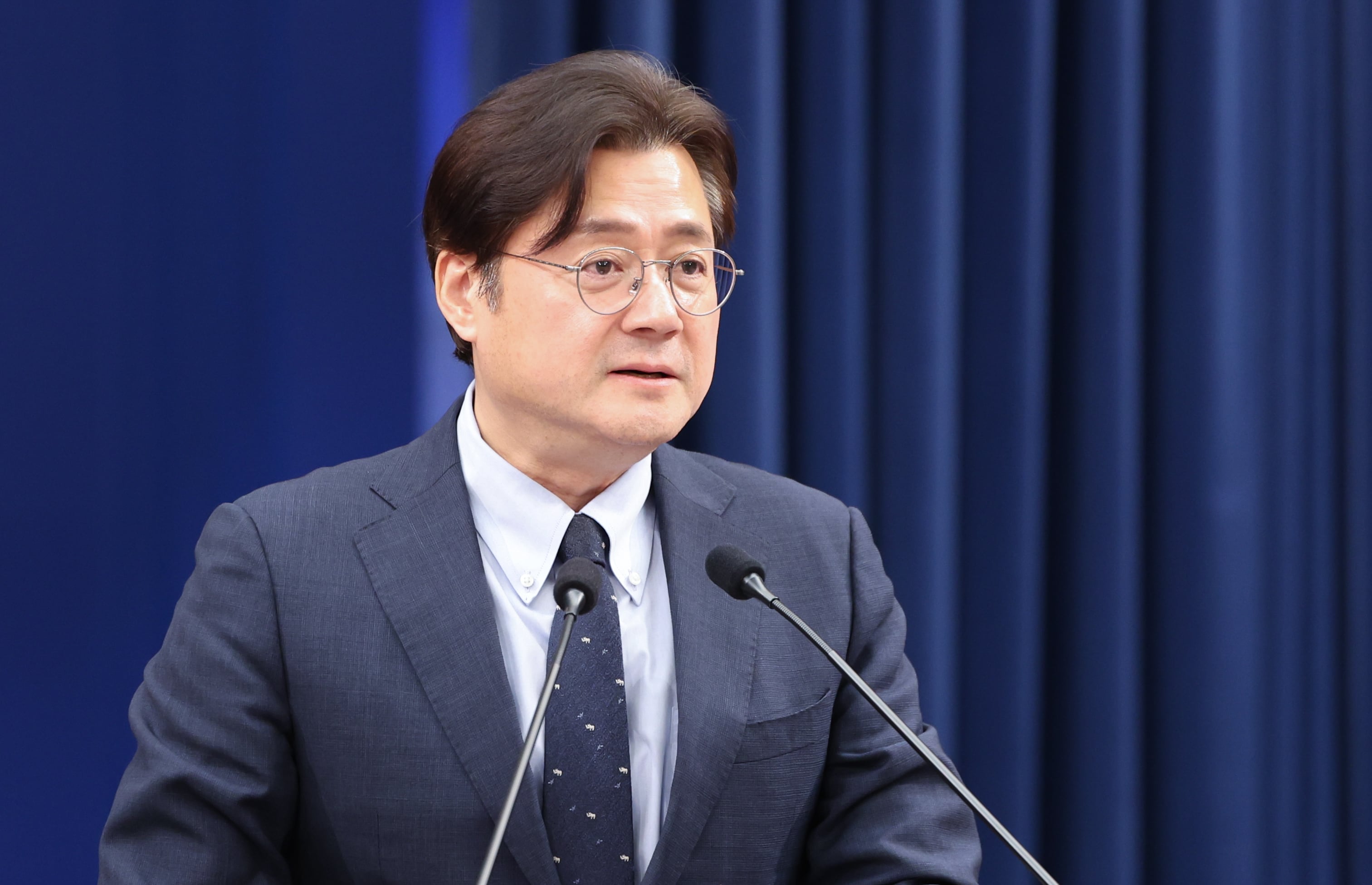 靑 “현직 대통령 연임 개헌은 현실적으로 불가능”