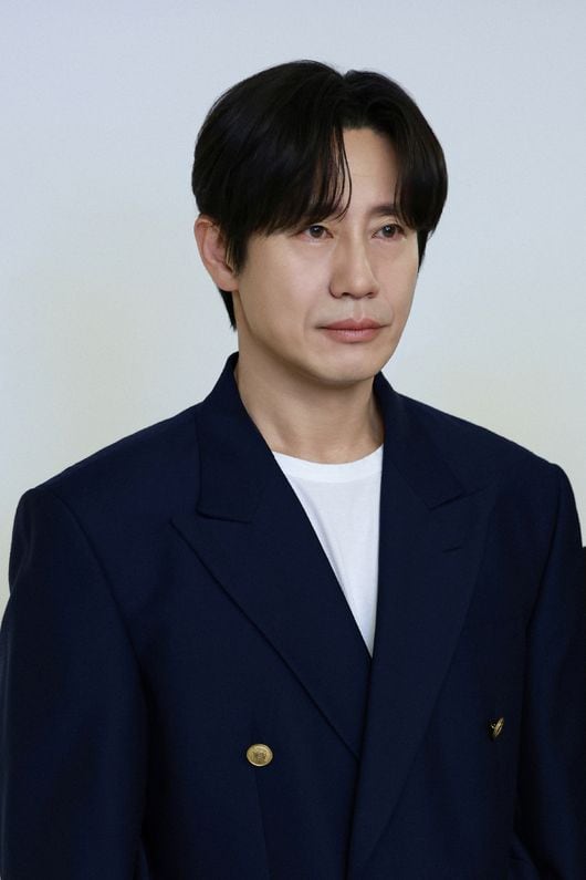 신하균, 귀와 신의 경계 ‘샤먼: 미신전’ 프리젠터 활약…몰입도 높이는 존재감
