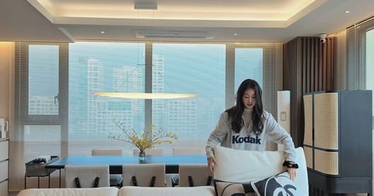 Photo: Chosun Lee Si-young Returns to South Korea After Month-Long Canada Camp With Son