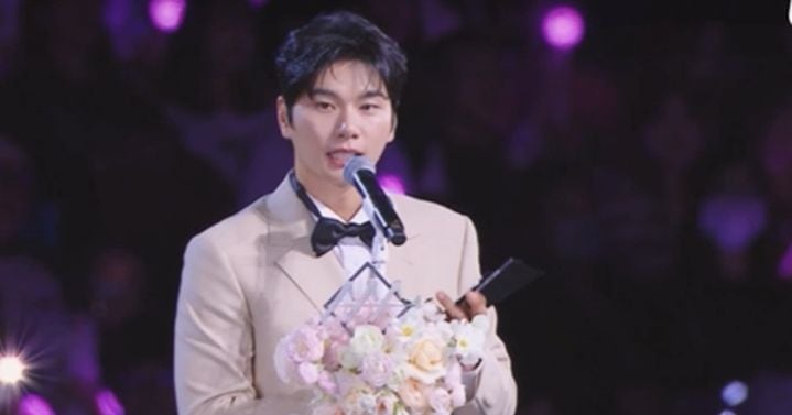 이이경 AAA 2025 수상장면