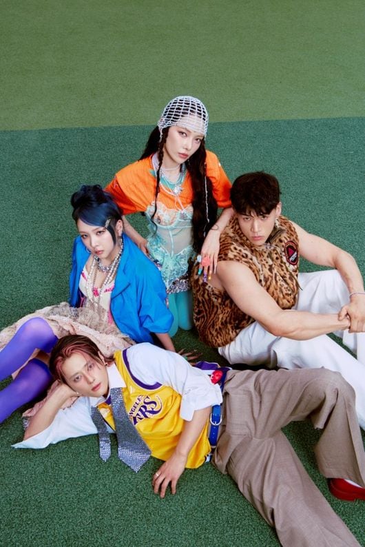 카드, 첫 정규이자 마지막 타이틀곡은 'Back To Life'