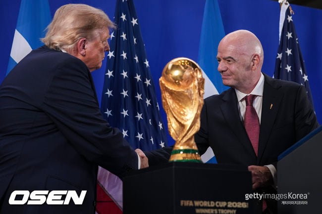 FIFA를 '정치판'으로 만든 인판티노, UN 사무총장 때문에 위험 감수?.. 더욱 거세지는 사퇴 압박